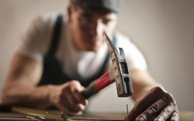 Mais qui est l’homme au marteau ?